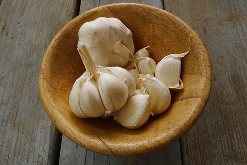 लहसुन (Garlic in Hindi) एक घरेलु बहुउपयोगी औषधि