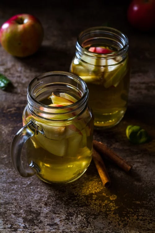 7 Surprising Beauty Benefits of Apple Cider Vinegar (ACV)