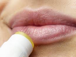 How to repair chapped lips during winter